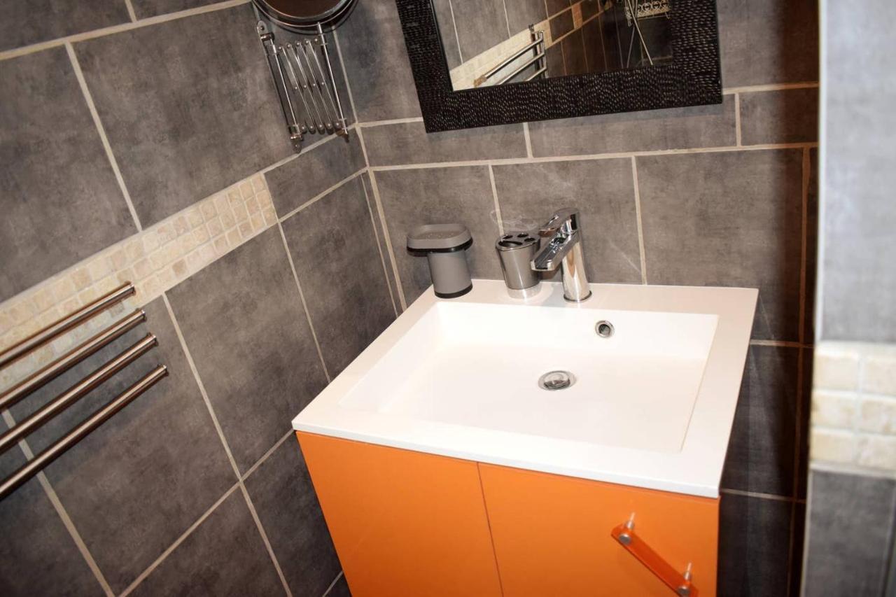 Holiday home La Taniere Du Loupblanc, 8mn Du Zoo De Beauval *